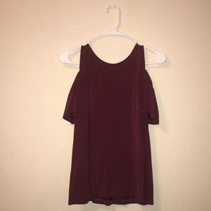 🦋Off the shoulder maroon tee🦋